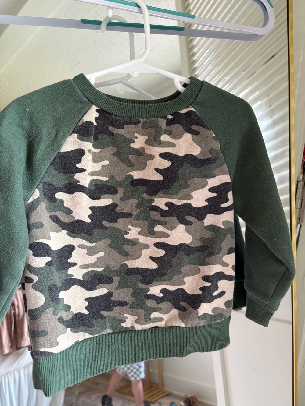 Camo sweatshirt pullover
